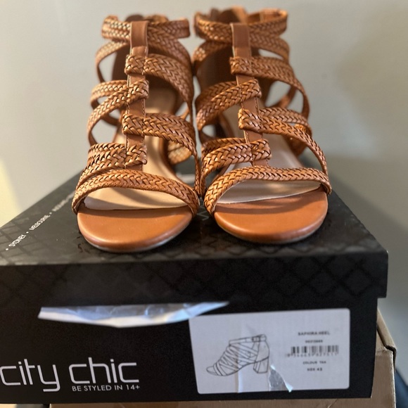 Cute Sandals - Picture 4 of 7